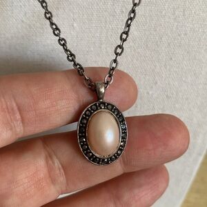 Antiqued Pearl Pendant Necklace